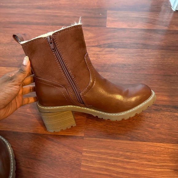 Brown Lug Sole Fur-lined Boots - size 7.5 - Picture 5 of 7